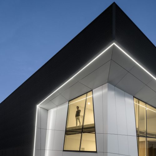 (projeto) em (local) do atelier de arquitetura (arquiteto) com fotografia de arquitetura Ivo Tavares Studio